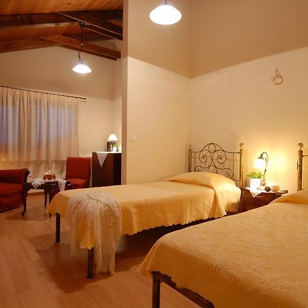 阿纳托利拉布莱昂酒店 Agia Marina  外观 照片