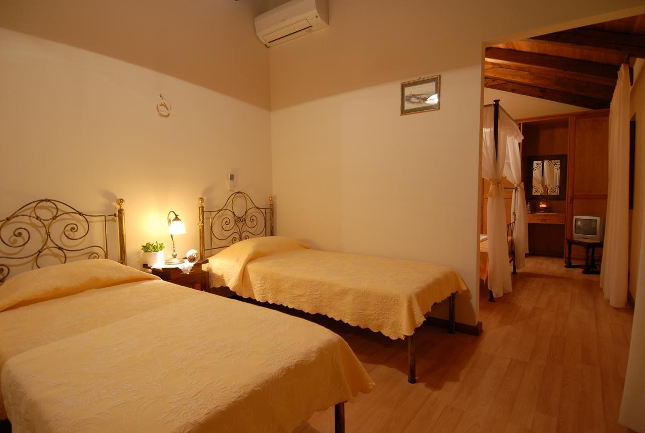 阿纳托利拉布莱昂酒店 Agia Marina  外观 照片