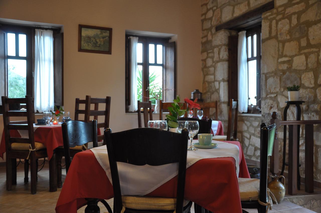 阿纳托利拉布莱昂酒店 Agia Marina  外观 照片